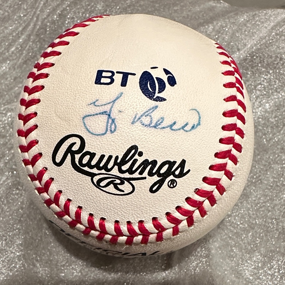 Authentic Jogi Berra signed baseball perfect condition Rawlings Baseball Yankees